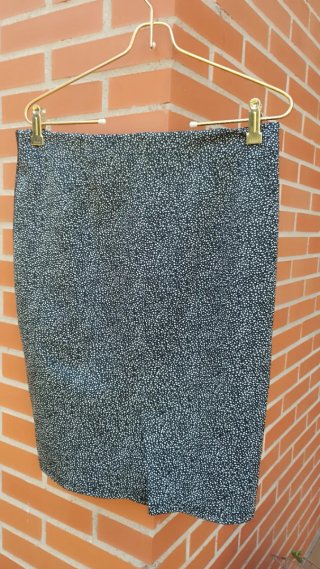 Falda negra lunares blancos Talla M