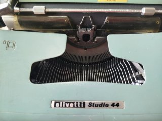 Máquina de escribir Hispano Olivetti