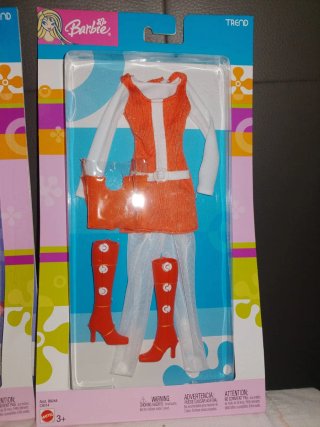 Barbie Fashions Trend. Mattel. Lotto di 15 set