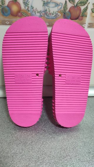 Chanclas rosas con tachuelas/pinchos