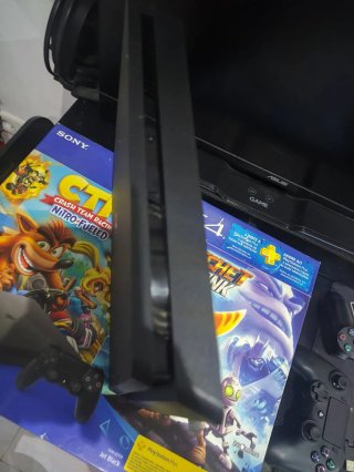 PS4 (PlayStation 4) Slim 1TB + 2 mandos+ 6 juegos