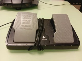 Volante y Pedales Logitech Gaming