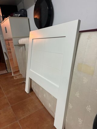 Cabezal de madera blanco