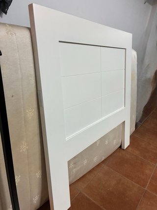 Cabezal de madera blanco