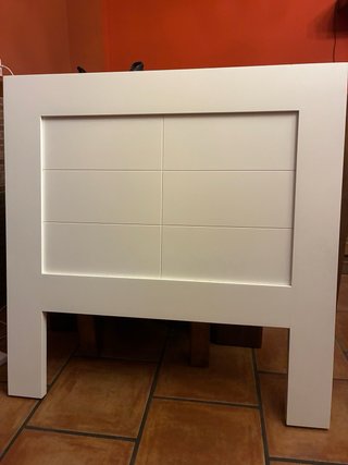 Cabezal de madera blanco