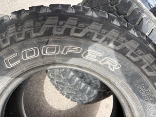 4 Neumáticos Cooper Discoverer LT285/70 R17