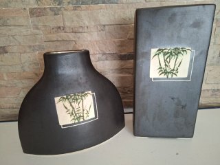 Conjunto de 2 jarrones de cerámica negros