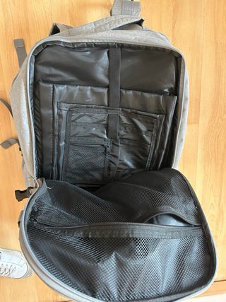 Mochila gris de gran capacidad