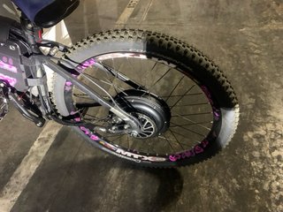 Bici Eléctrica Montaña Negra/Morada