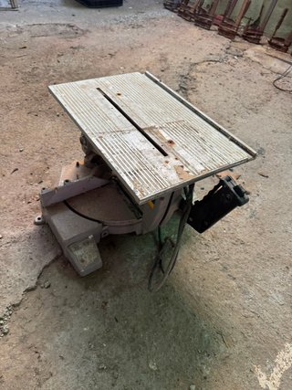 Sierra de mesa para trabajos de carpintería