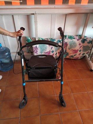 Andador para personas mayores plegable