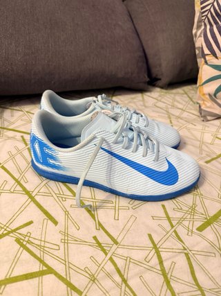 Zapatilla Fútbol Sala Nike Blanca y Azul