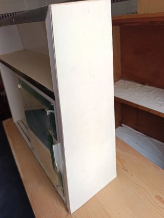 Armario blanco antiguo madera con espejo