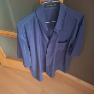 Camisa azul de verano con boton recambio  fresca