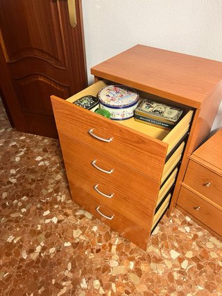 Mueble de madera con cajones