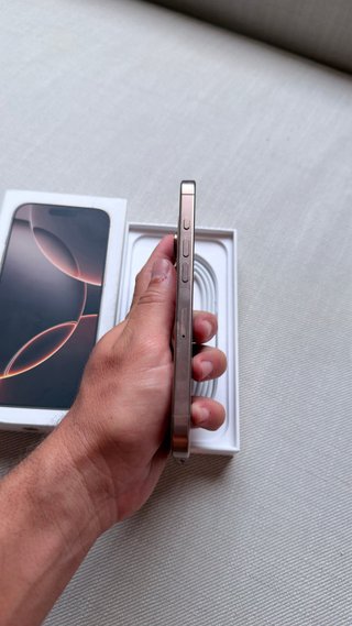 iPhone 16 Pro 128GB Dorado Casi Nuevo