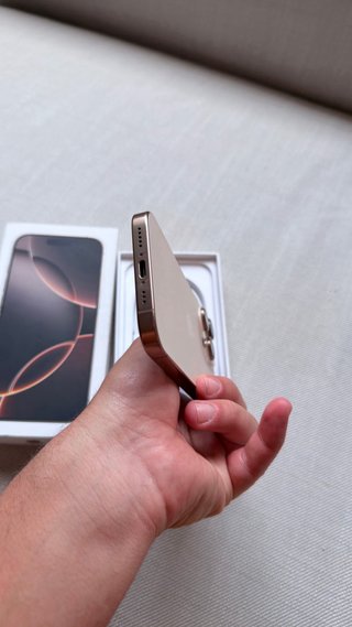 iPhone 16 Pro 128GB Dorado Casi Nuevo