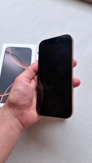 iPhone 16 Pro 128GB Dorado Casi Nuevo