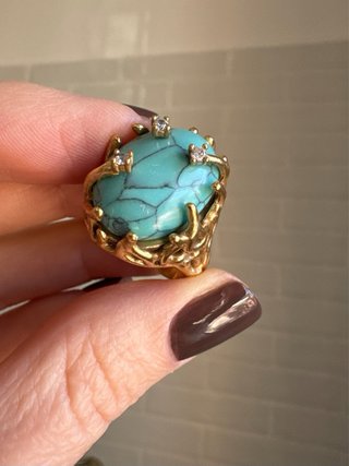 Anello con Turchese e Dettagli Oro