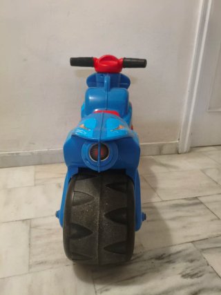Moto correpasillos azul Spider-Man
