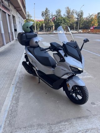 QJ Motor Fort 125 RESS N Scooter Gris