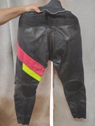 Mono de moto cuero negro y rojo
