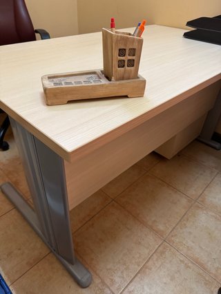 Silla de oficina en piel como nueva