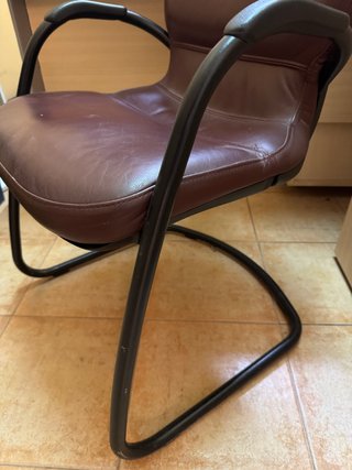 Silla de oficina en piel como nueva