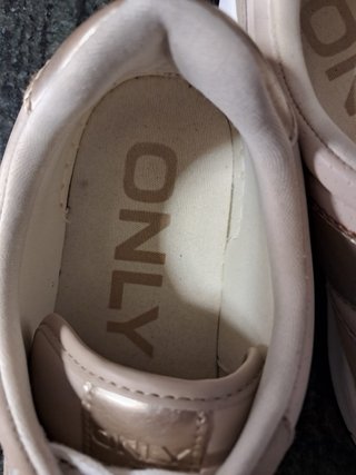 Deportivas ONLY beige y doradas mujer