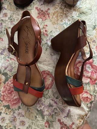 Lote 5 pares zapatos mujer, y regalo reloj.