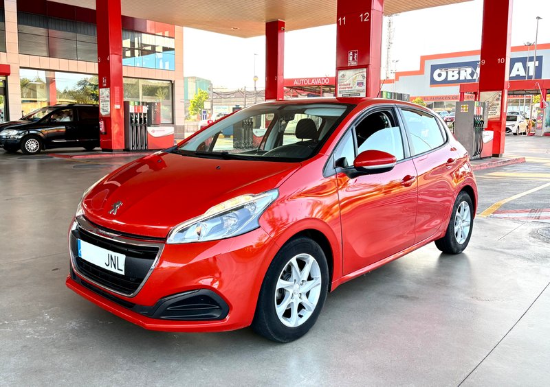 Peugeot 208 - foto 1