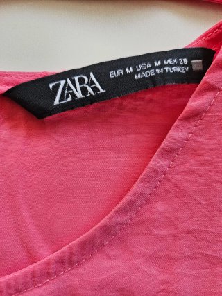 Mono rosa corto con cinturón