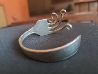 Pulsera artesanal forma de tenedor
