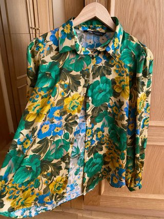 Camisa Zara floral M satinada