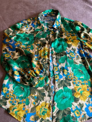 Camisa Zara floral M satinada