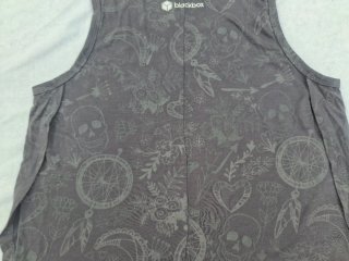 Camiseta T M. Medidas en descripción