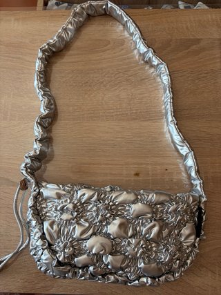 Bolso Desigual plateado de hombro ajustable