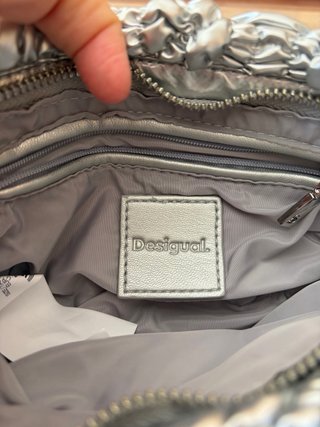 Bolso Desigual plateado de hombro ajustable