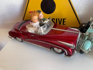 Coche hojalata años 60