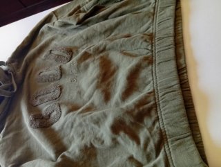 Sudadera verde Mango con mensaje