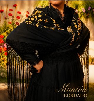 Precioso Mantón de Manila Bordado Negro y Dorado