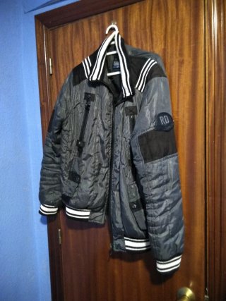 Chaqueta M Rayas Negra y Gris