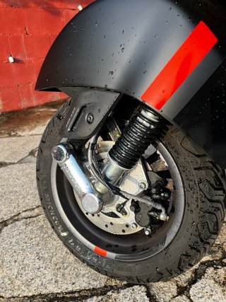 Vespa GTS SuperSport 125 Negra