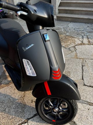 Vespa GTS SuperSport 125 Negra