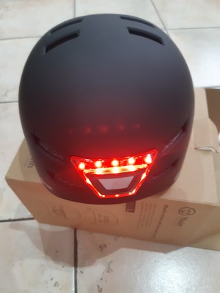 Casco Negro con Luz LED