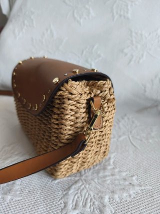 Bolso de rafia con detalles en piel