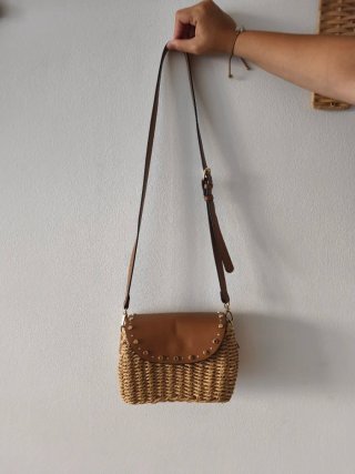 Bolso de rafia con detalles en piel