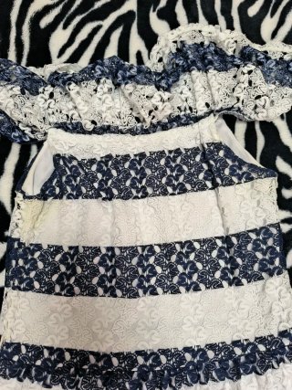 Vestido de encaje a rayas