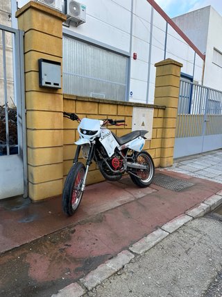 Derbi Senda Supermotard Blanca y Real