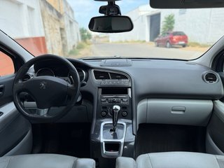 Peugeot 5008 2011